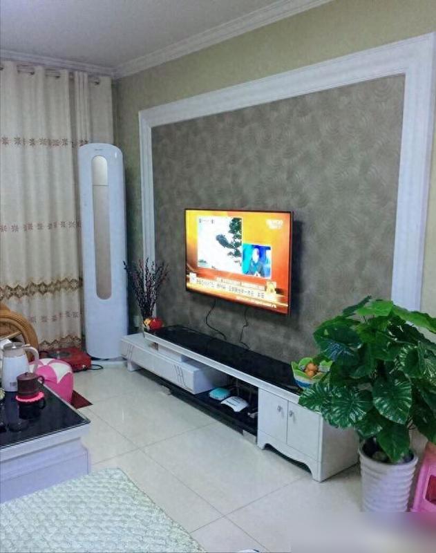 30万买了个100平的二手房,很简单的家具,但却是满满的爱!