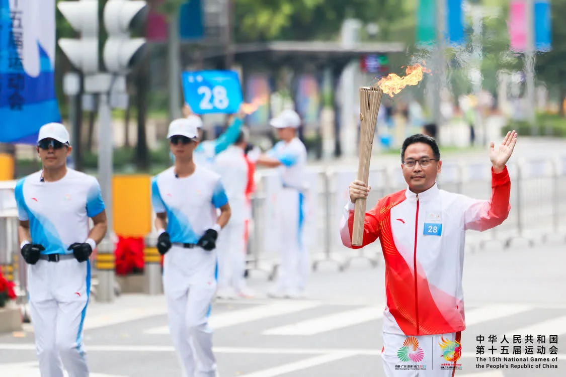 十五运会火炬传递，广药王老吉以健康活力点燃湾区激情