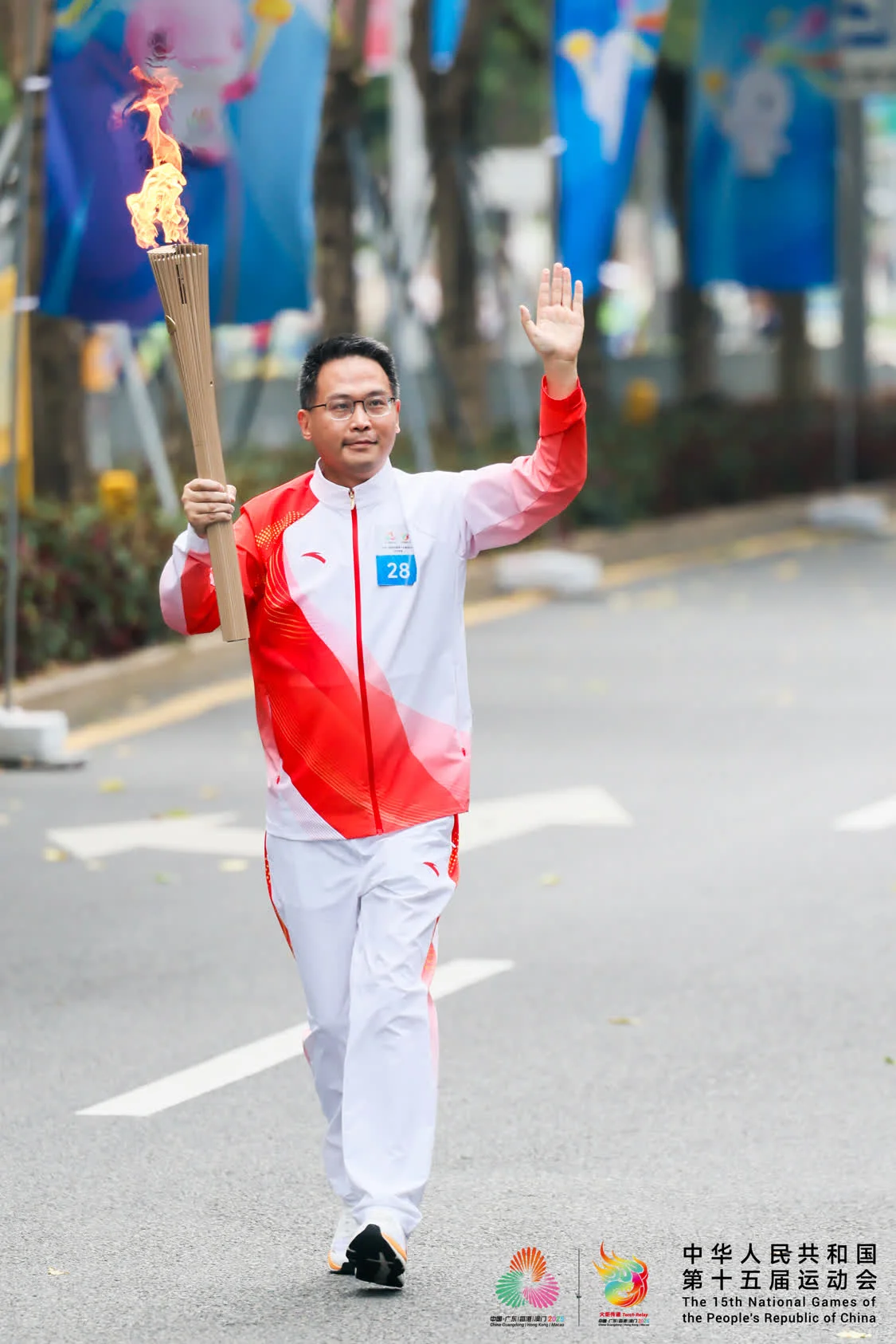 十五运会火炬传递，广药王老吉以健康活力点燃湾区激情