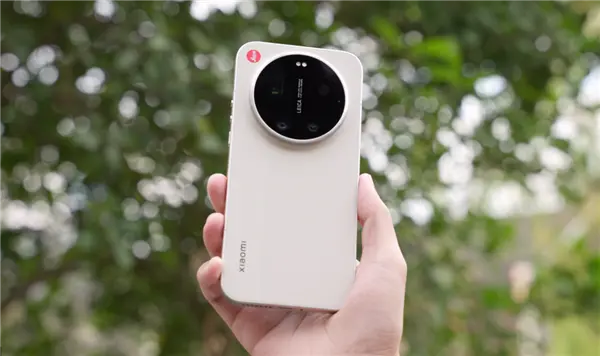 联名徕卡三年后 小米造了一台“不像小米”的手机