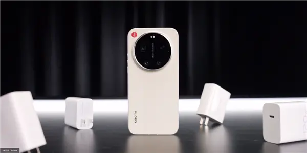 联名徕卡三年后 小米造了一台“不像小米”的手机