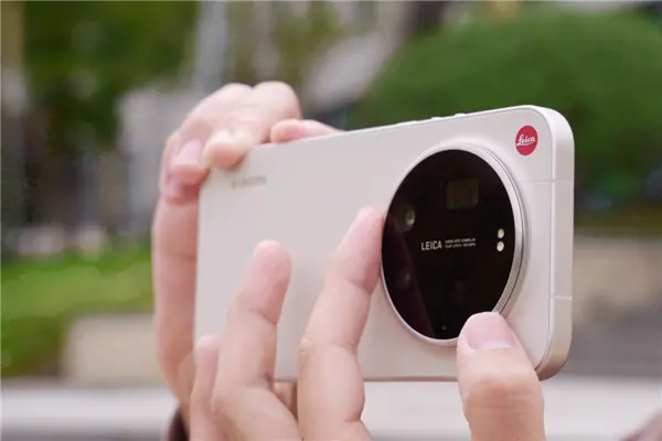 联名徕卡三年后 小米造了一台“不像小米”的手机