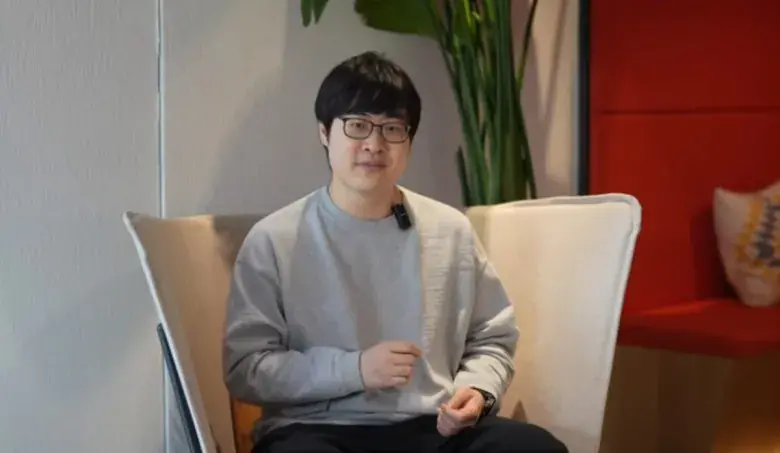 Manus 创始人肖弘，蝴蝶效应科技和 Monica AI 助手的创造者