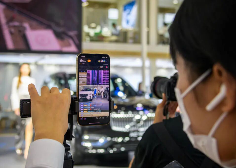 8大汽车集团预警,2026年告别“单一性成长”