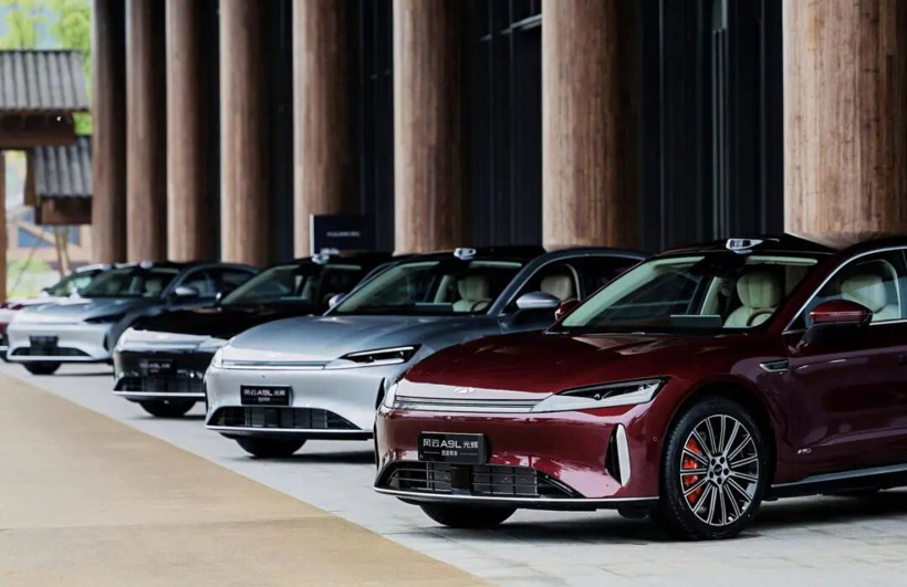 8大汽车集团预警,2026年告别“单一性成长”