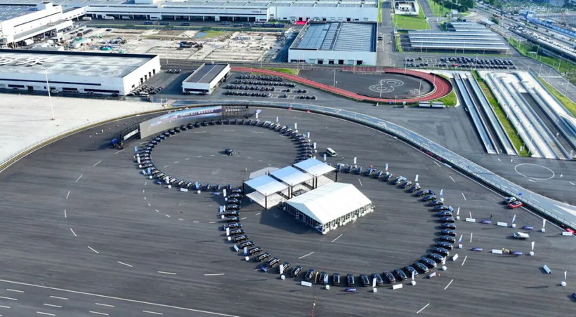 8大汽车集团预警,2026年告别“单一性成长”